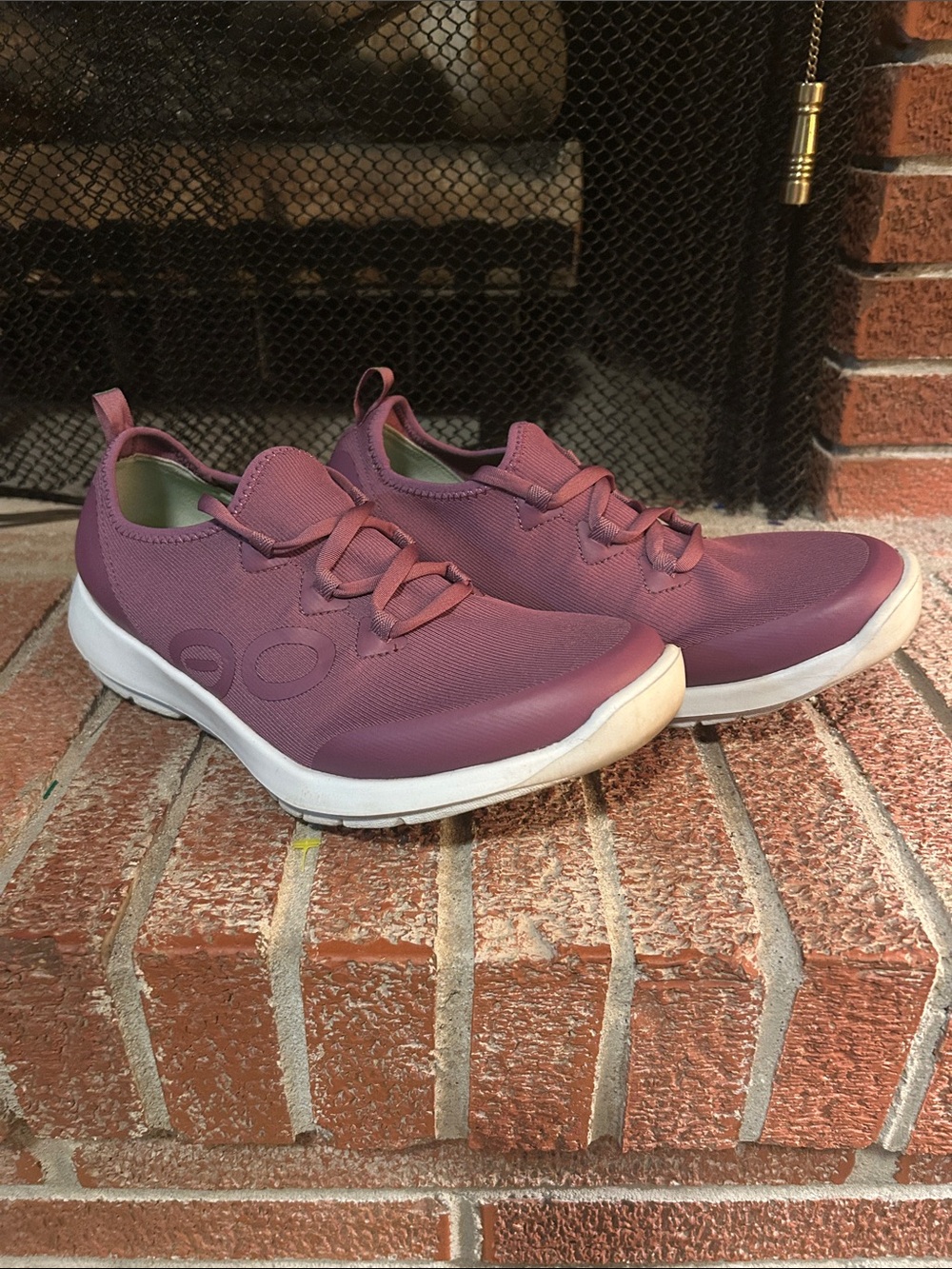 OOFOS Women's OOmg Sport LS Shoes Plum size 10